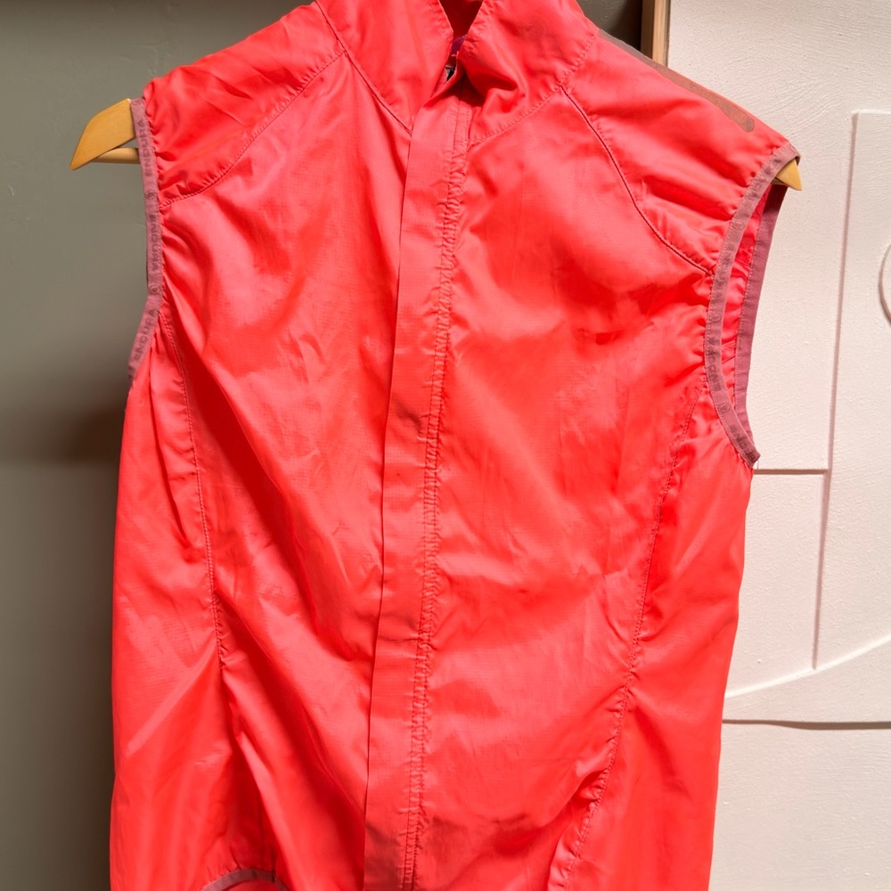 Endura Pakagilet Cycling Vest Coral Pink Packable Wind Gilet - Size M